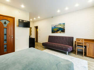 Гостевой дом Вилла Корсика Саки Стандартный трехместный номер-2