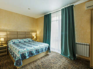 Гостевой дом Вилла Корсика Саки Семейный полулюкс-1